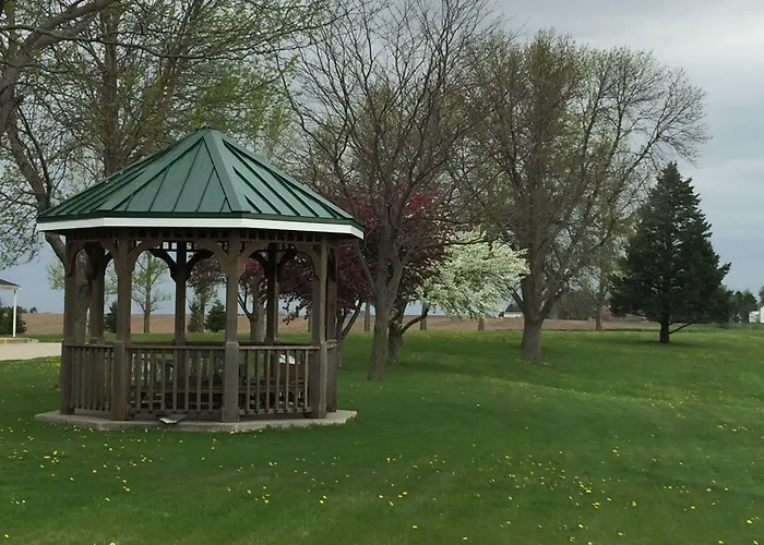 Crest Country Inn