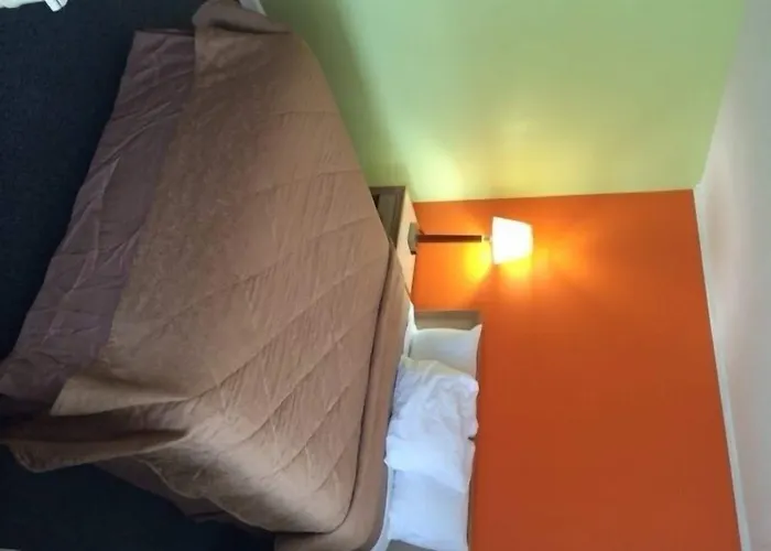 Fels Three Crown Motel