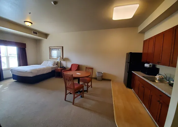 Clarion Hotel & Suites Williston