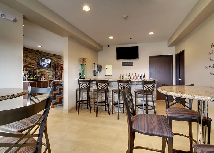 Cobblestone Inn & Suites - Fort Dodge