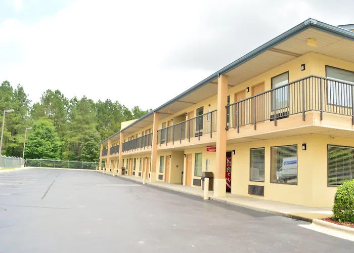 Deluxe Inn - Fayetteville I-95