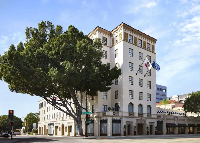 Pasadena Hotel & Pool