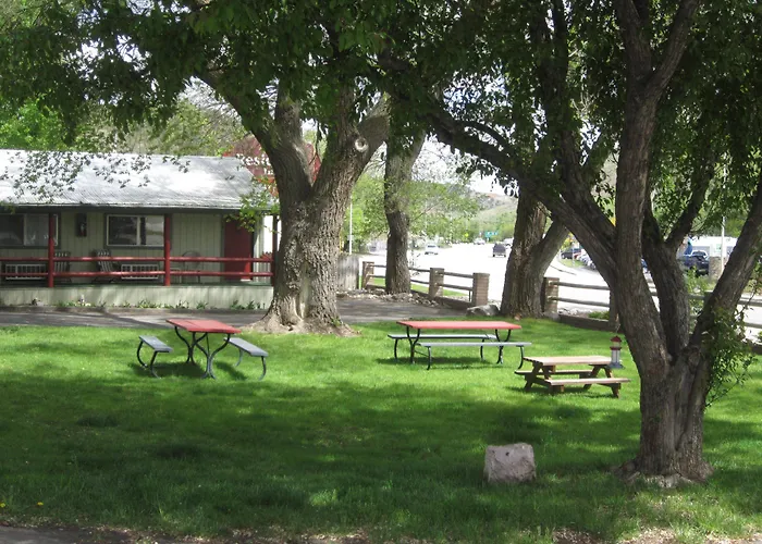 Wapiti Lodge
