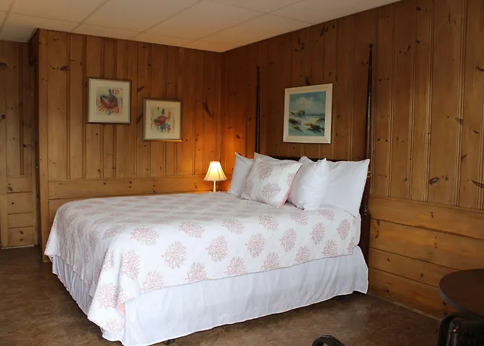 Town & Beach Motel