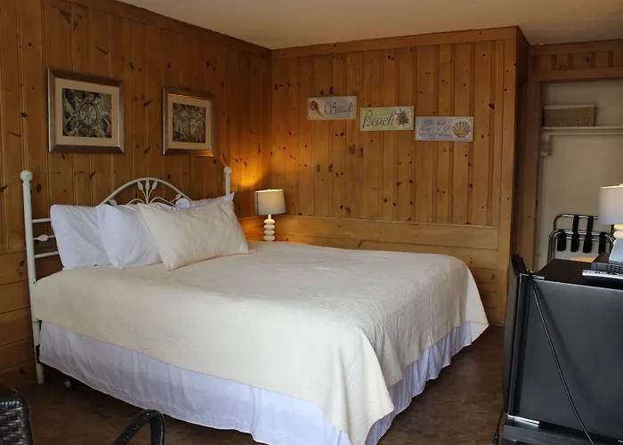 Town & Beach Motel