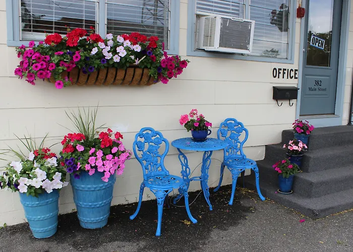 Town & Beach Motel
