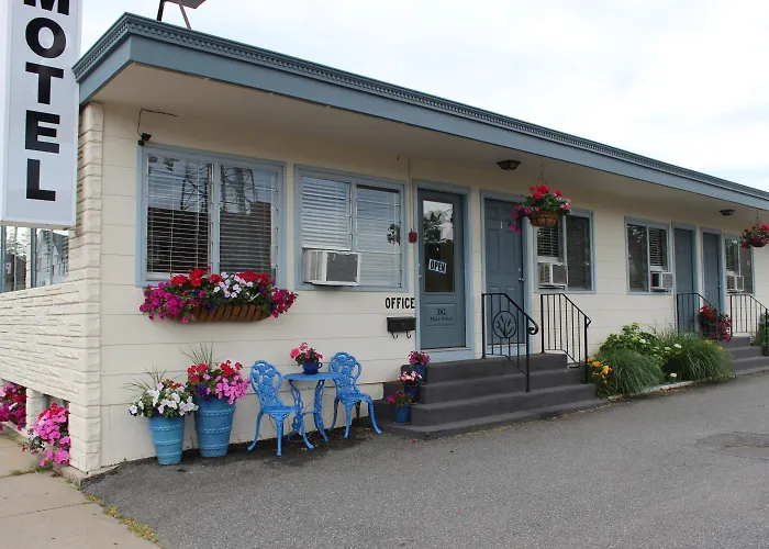 Town & Beach Motel