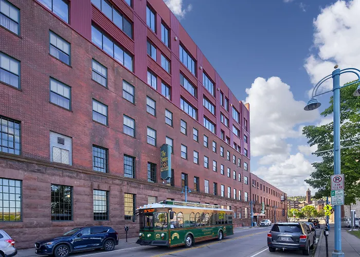 The Suites Hotel At Waterfront Plaza
