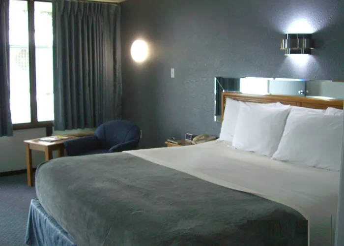 Quail'S Nest Inn & Suites