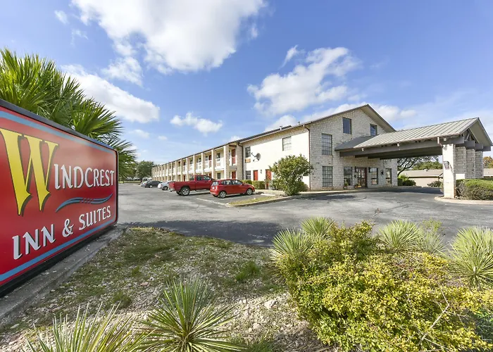 Windcrest Inn And Suites