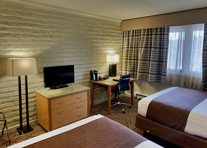Thunderbird Lodge