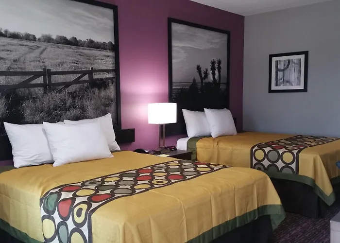 Super 8 By Wyndham Carrizo Springs