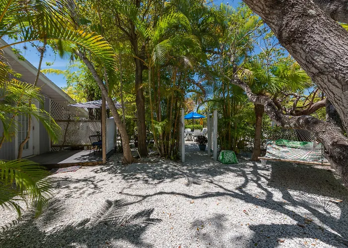 Tarpon Tale Inn