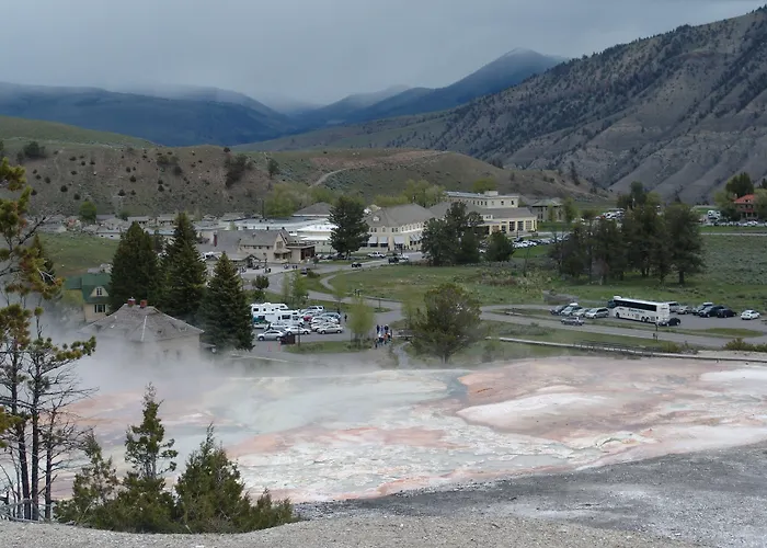 Mammoth Hot Springs Hotel