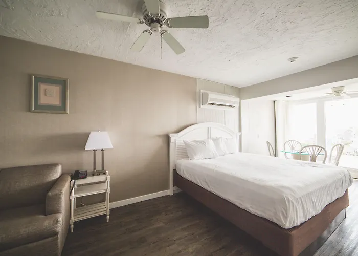 Surf Club Oceanfront Hotel