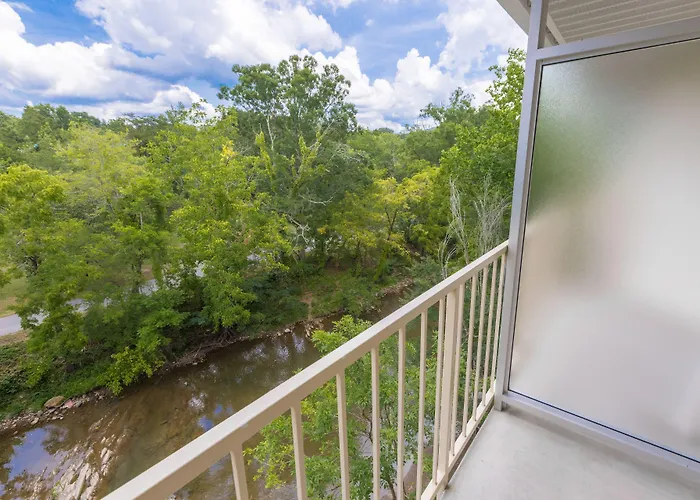 Twin Mountain Inn & Suites