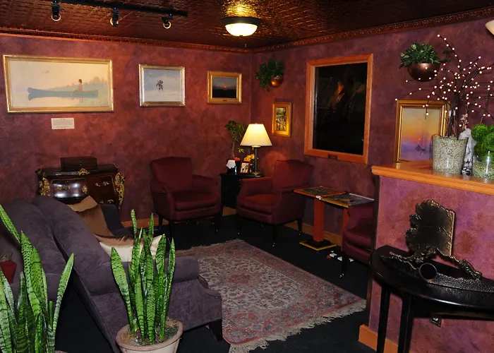 Pike'S Waterfront Lodge