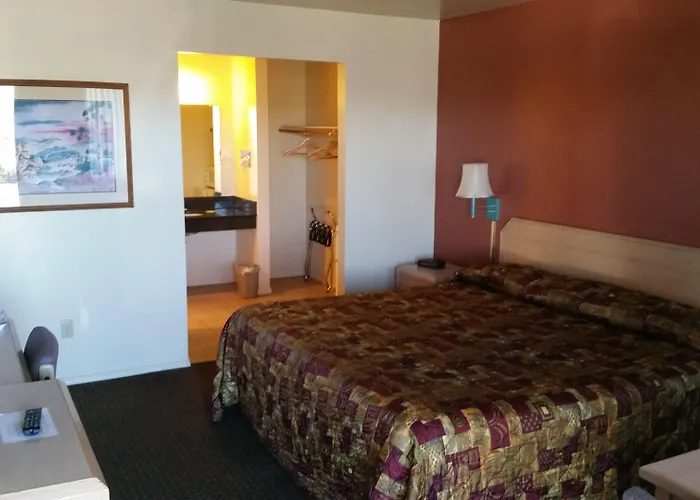 Heritage House Motel