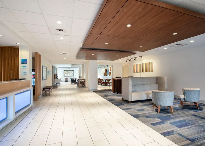 Holiday Inn Express & Suites Manhattan By Ihg