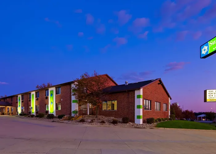Ramada By Wyndham Cedar Rapids South