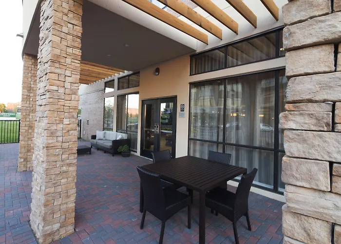Courtyard By Marriott Bay City