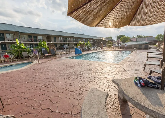 Mountain Breeze Motel