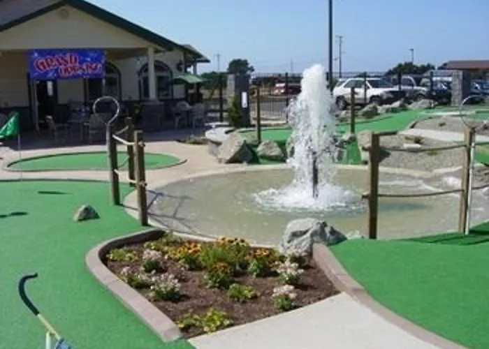 Emerald Dolphin Inn & Mini Golf