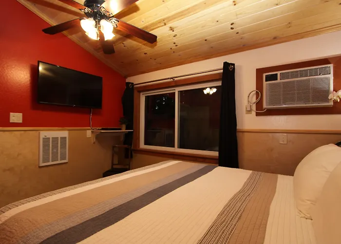 The Woods Hotel - Gay Lgbtq Cabins