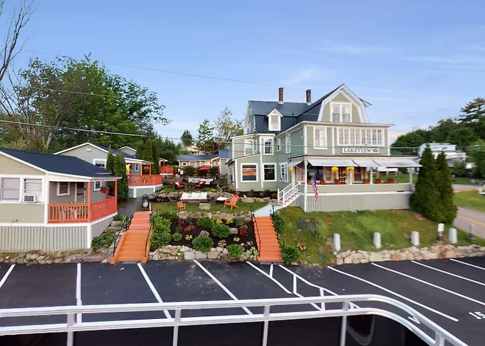 The Lakeview Inn & Cottages