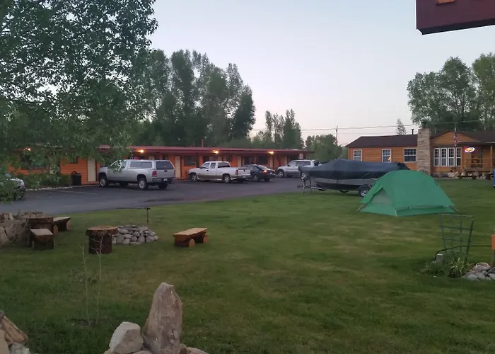 Long Holiday Motel