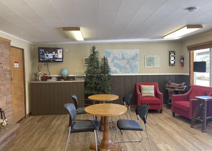 Saddle & Surrey Motel