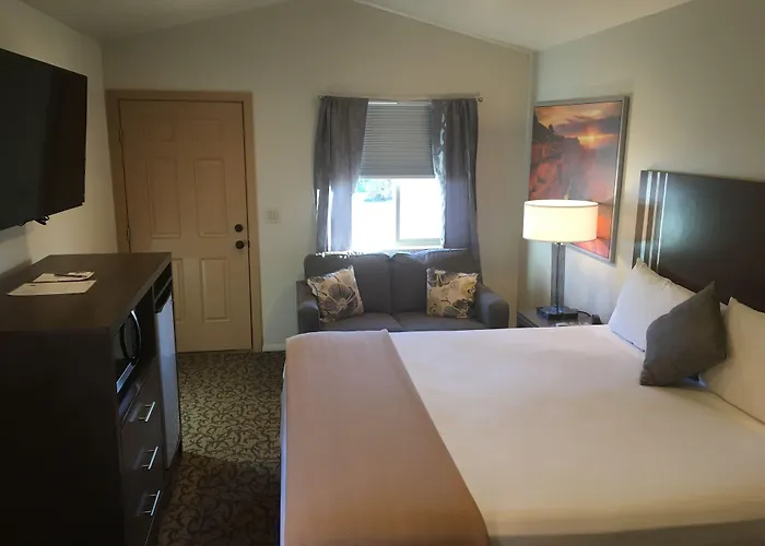 Mountain Ridge Cabins & Lodging Between Bryce And Zion National Park