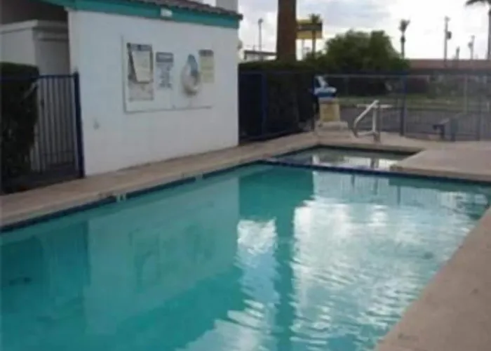 Colonade Motel Suites