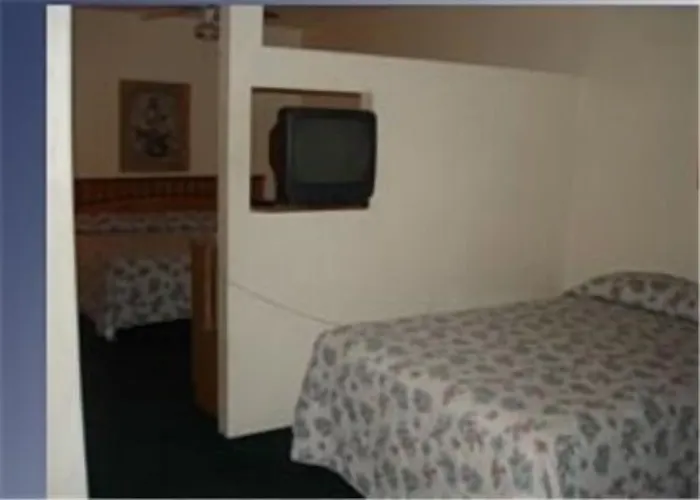 Colonade Motel Suites