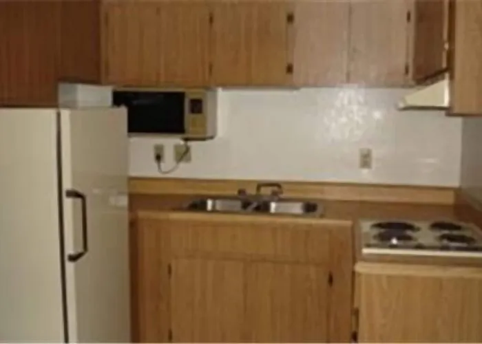 Colonade Motel Suites