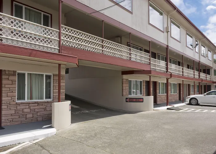 Flagstone Motel
