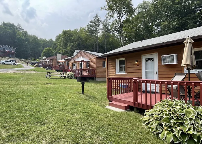 Hill View Motel And Cottages