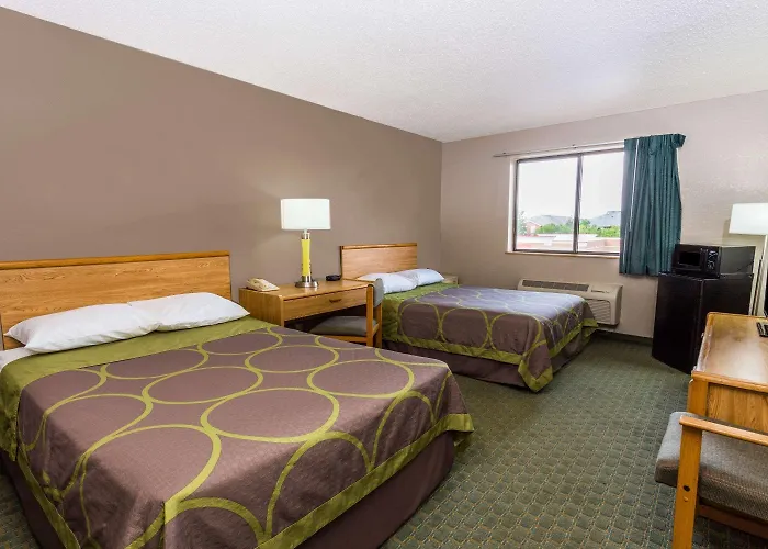 Super 8 By Wyndham St. Charles