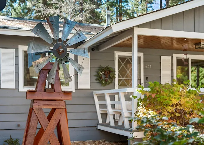 Tranquil Retreat With Fenced Backyard, Hot Tub & Bar