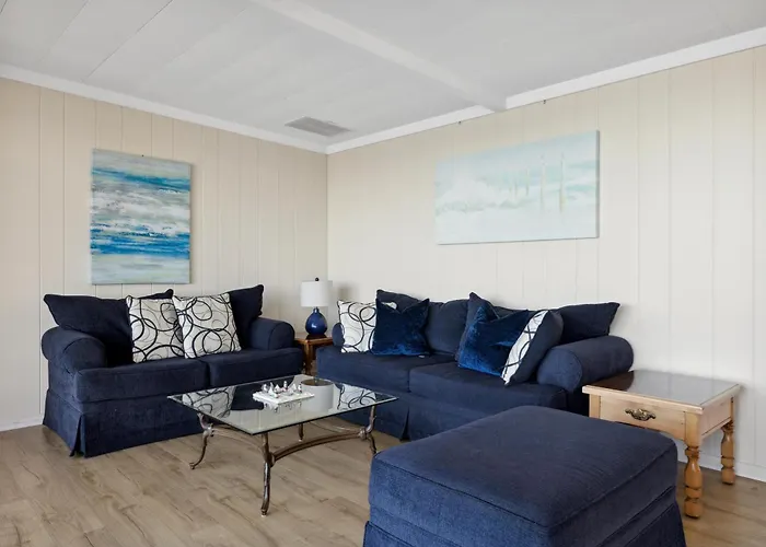 Lake Michigan Getaway By Juniper Holiday + Home