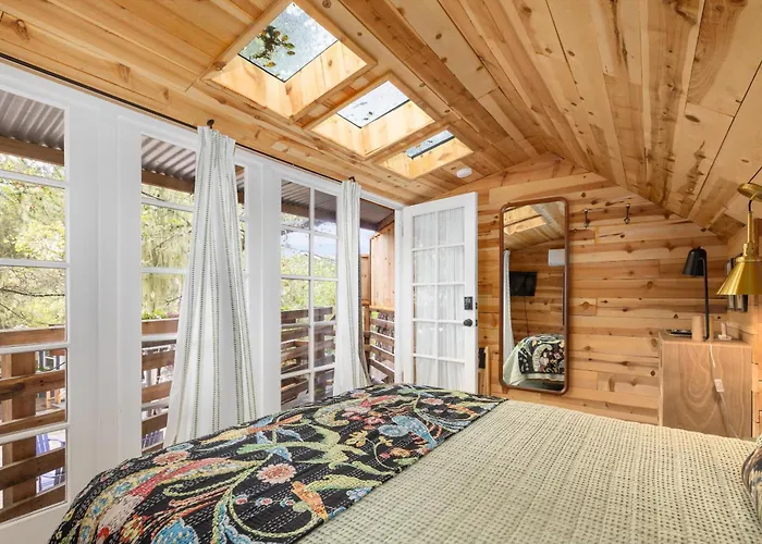 House Of Joy-Sleeps 12