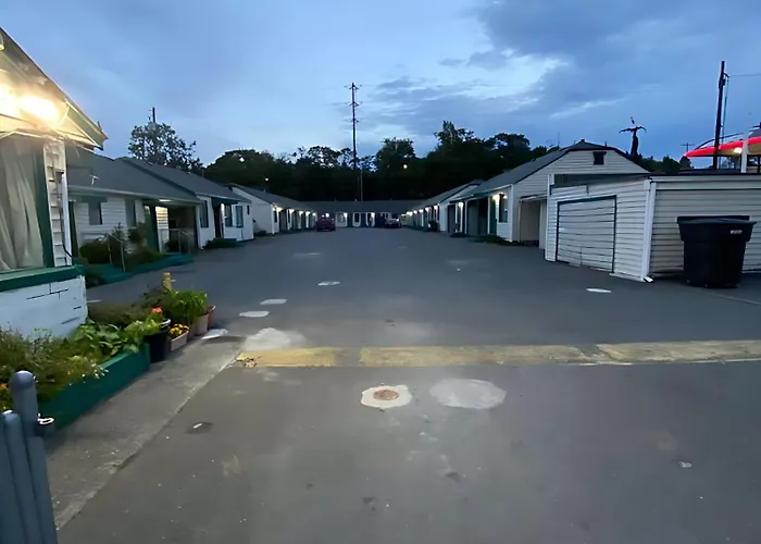Tacoma Center Motel
