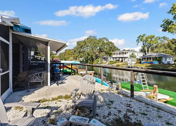 The Hideaway At Weeki Wachee