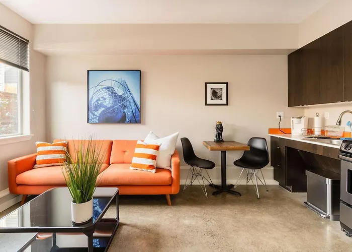 Stay Portland - Bright Studio Apartment - Food Carts & Local Shops