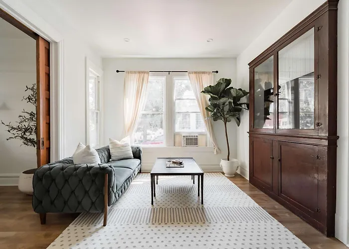 Stay Portland - The Etoile Suite - Nob Architecture & Boutiques