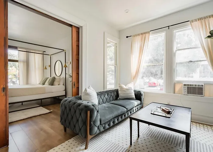 Stay Portland - The Etoile Suite - Nob Architecture & Boutiques