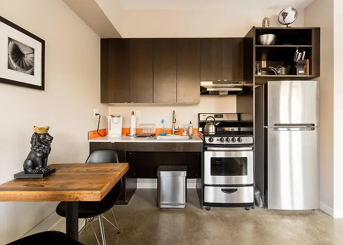 Stay Portland - Bright Studio Apartment - Food Carts & Local Shops
