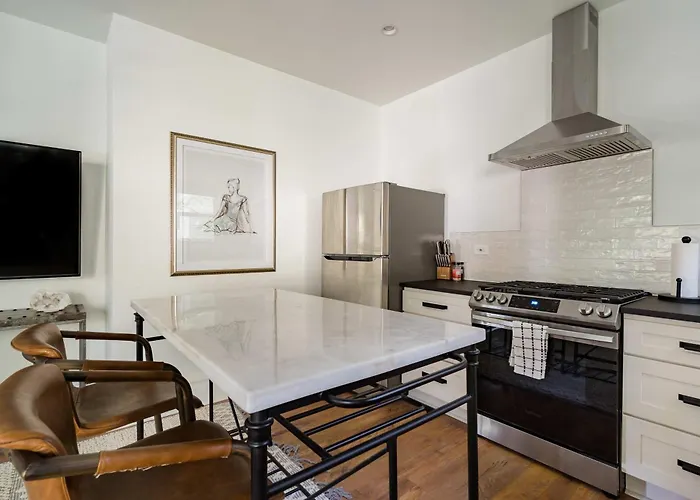 Stay Portland - The Calin Suite - Posh Local Boutiques & Eateries