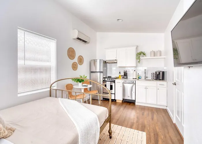 Stay Portland - Beach Vibes Getaway Near Burnside & Laurelhurst!