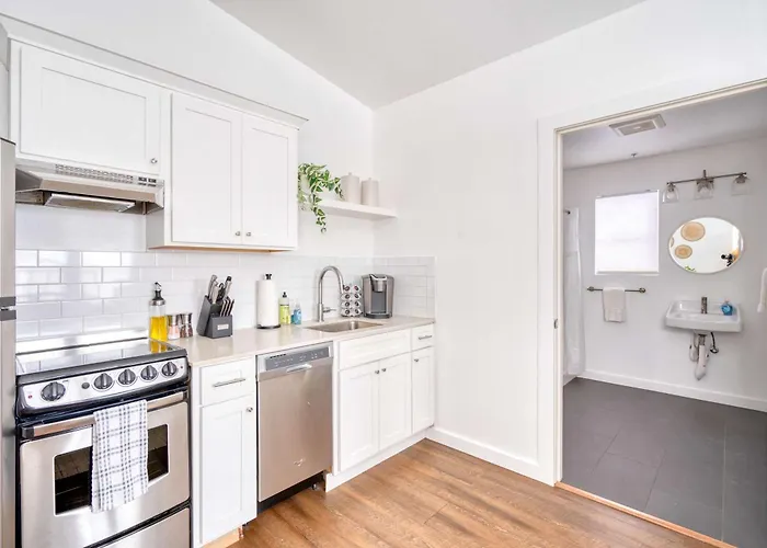 Stay Portland - Beach Vibes Getaway Near Burnside & Laurelhurst!